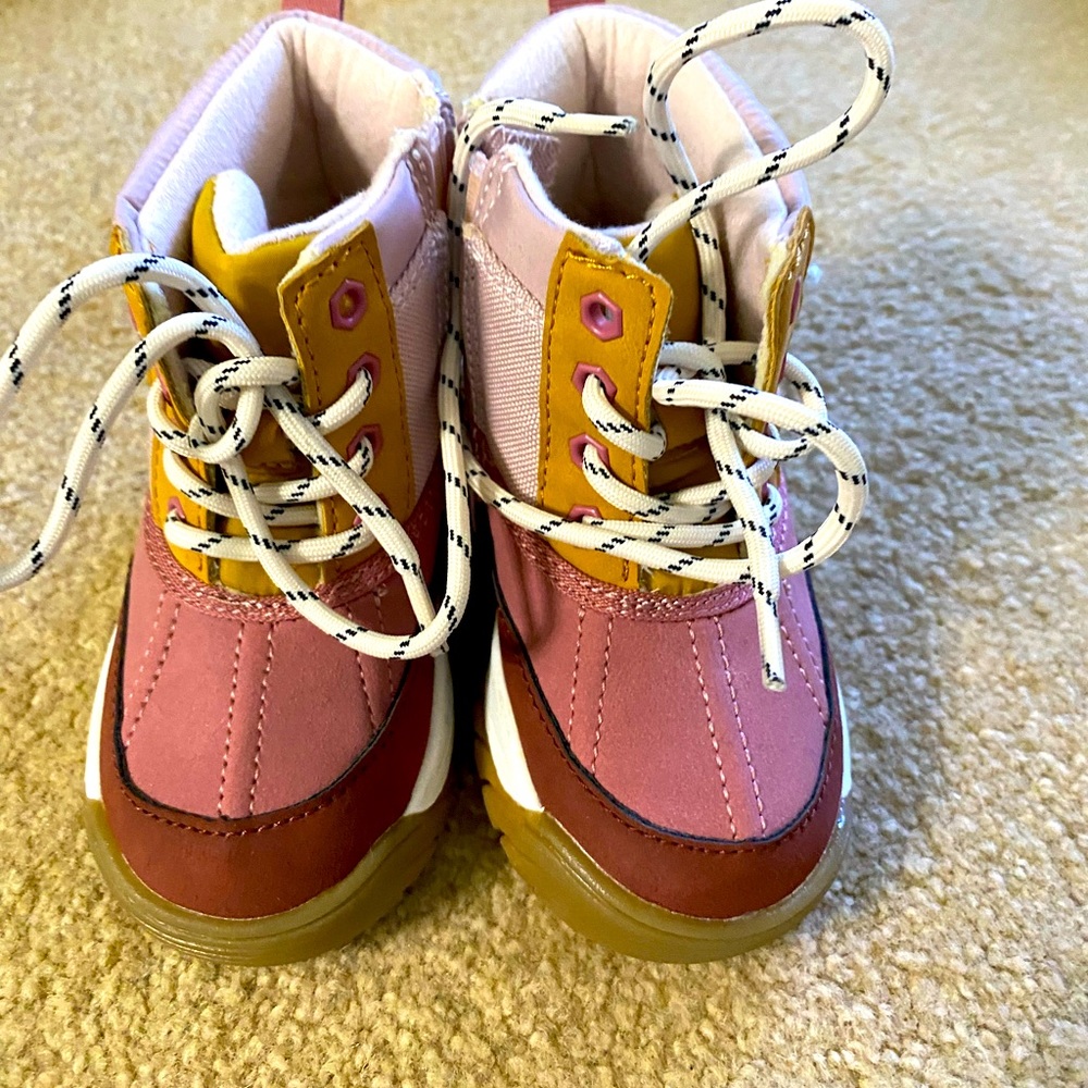 Snow boots